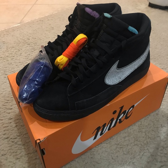 Nike Blazer Mid LA vs. NYC | Sheck Wes - Picture 1 of 6